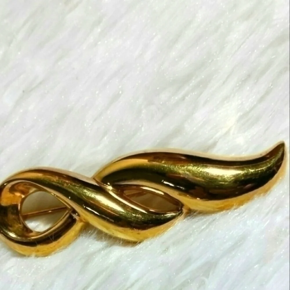 Vintage Monet Looped Ribbon Twist Bar Brooch
